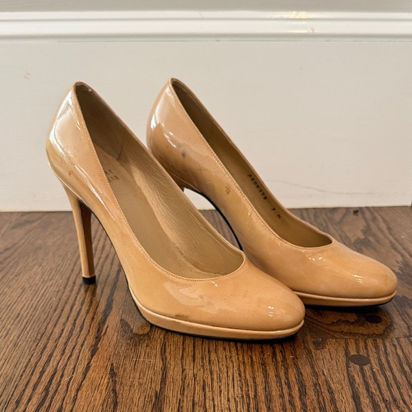 Stuart Weitzman Nude Patent Leather Heels - Picture 1 of 6